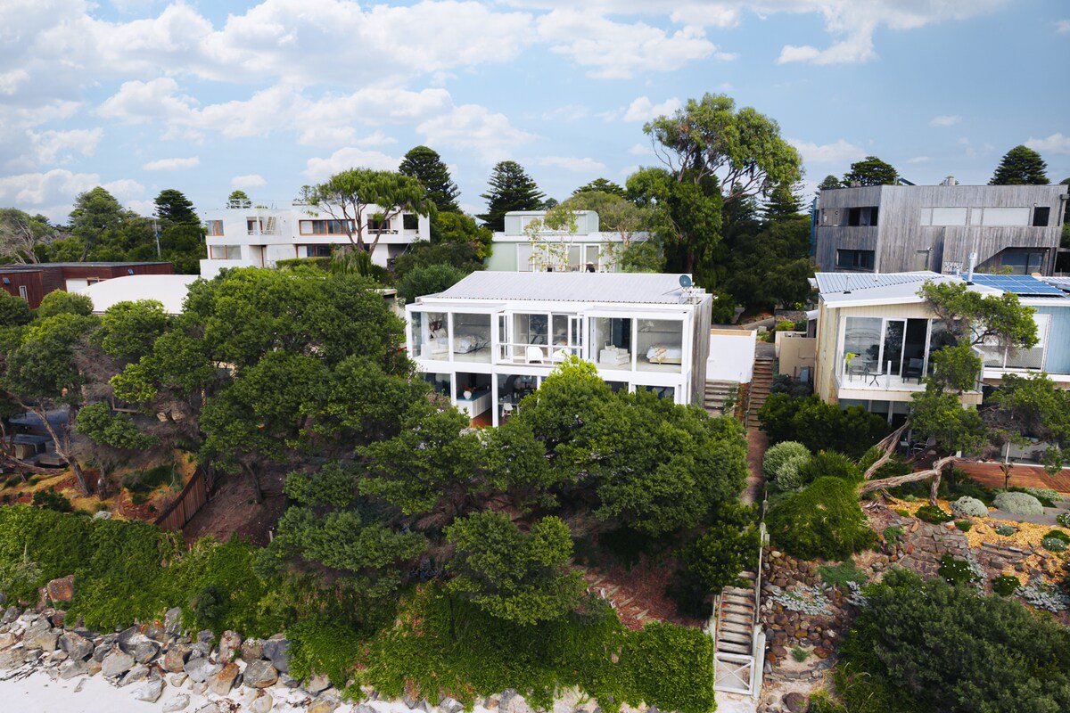 The Cove Beach Front Luxury House gallery image 4