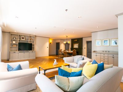 Huge Living & Bedroom with Bathtub | Rooftop Pool