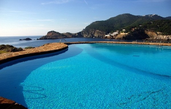 Spectacular ocean views design apartment with boat gallery image 3