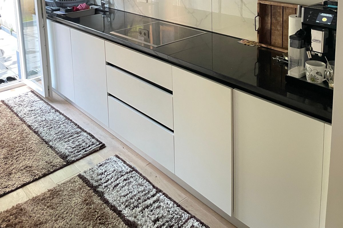 Three bedroom house, 2 floors, mini garden