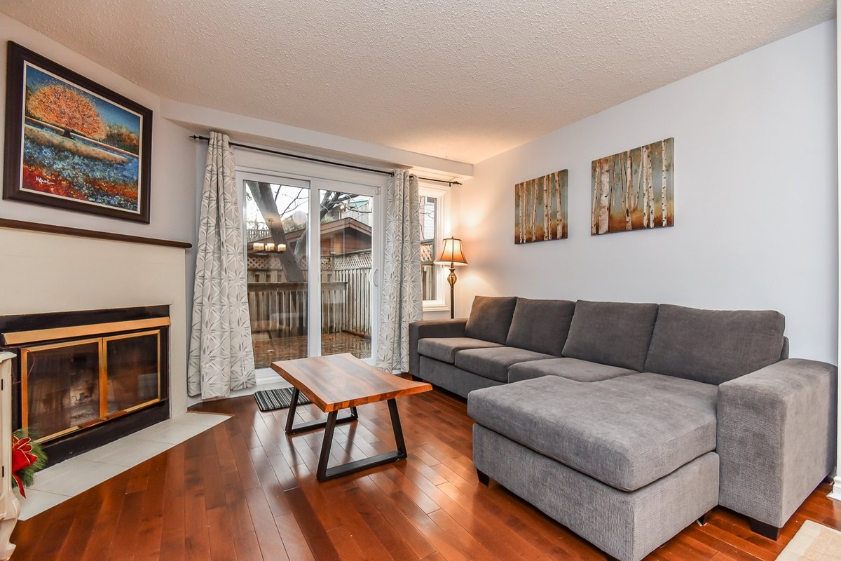 Luxury 4 bed, 3 bath Townhouse Nr Byward, Parking