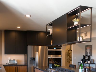 6 BR Remodeled House, Pool/Jacuzzi & Mini golf.