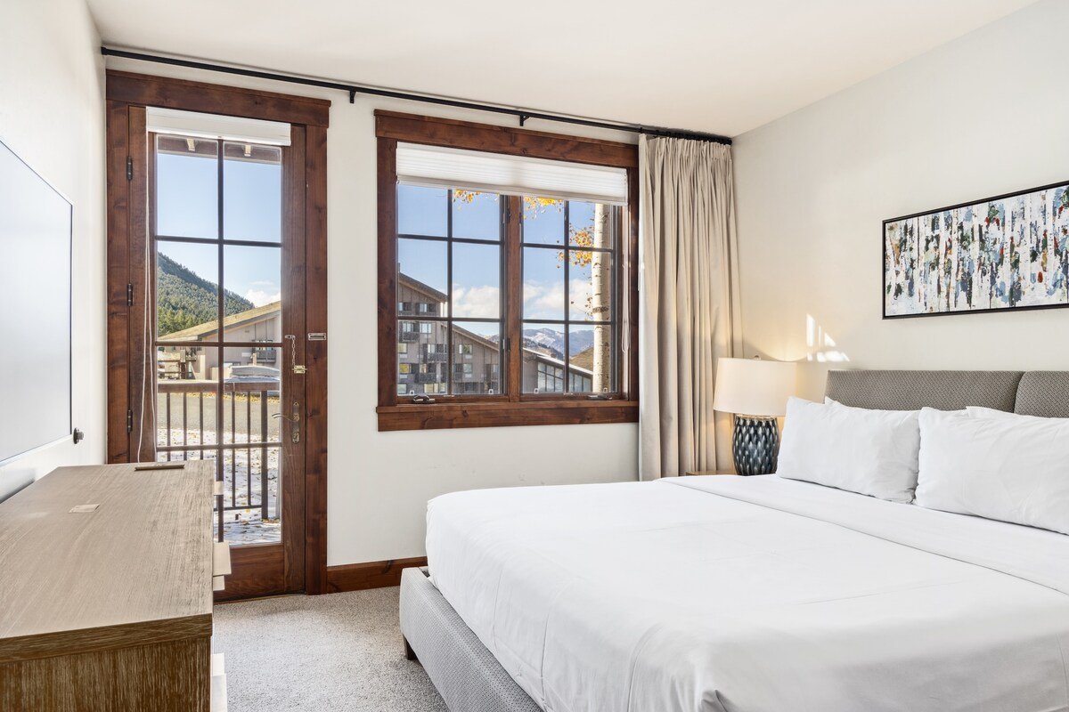 Outpost: Grand View 2720 – Mountain Views gallery image 5