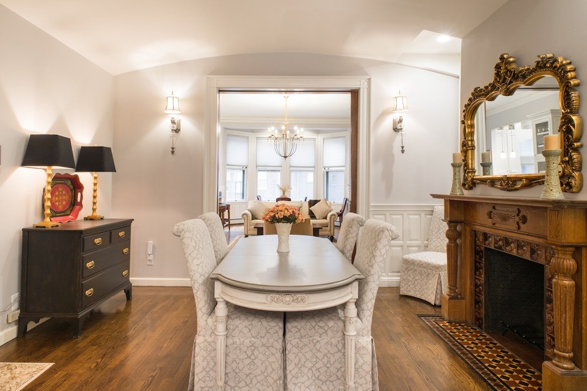 Luxury 4BR | 2.5BA Back Bay Duplex gallery image 4