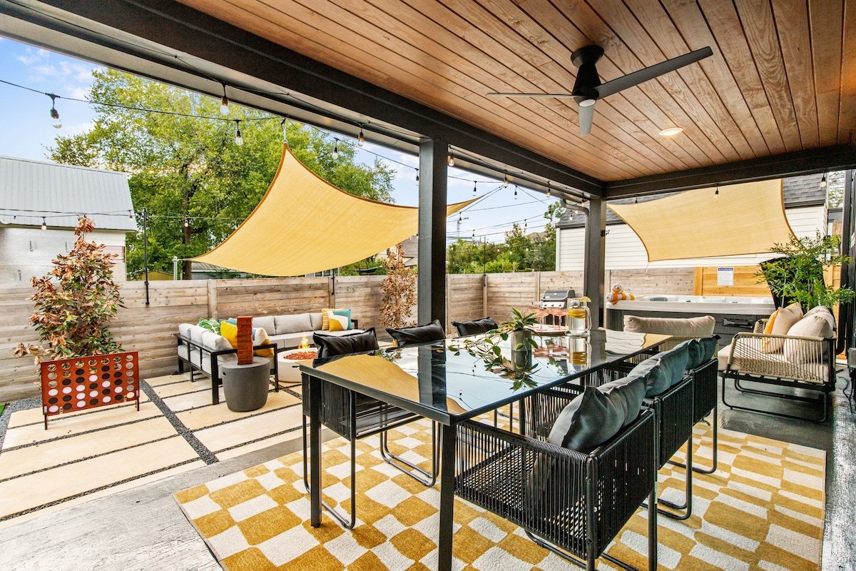 Luxe Downtown Austin Home- HotTub – Putting Green gallery image 3