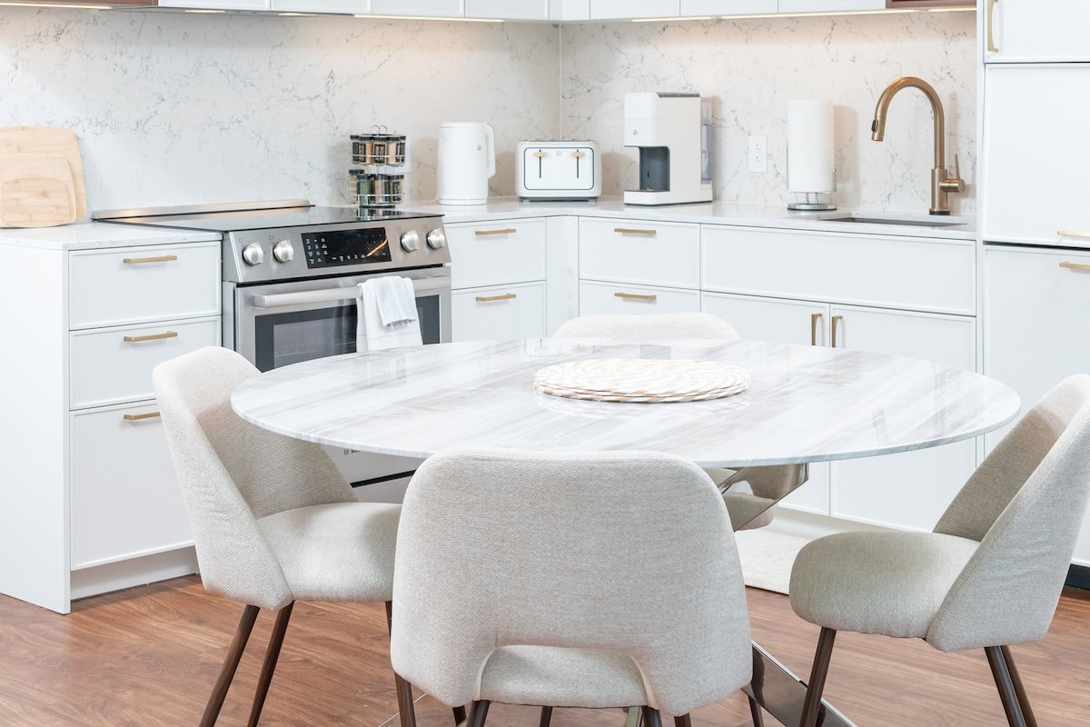 Back-Bay 2BR Downtown & Parking 9100 gallery image 5