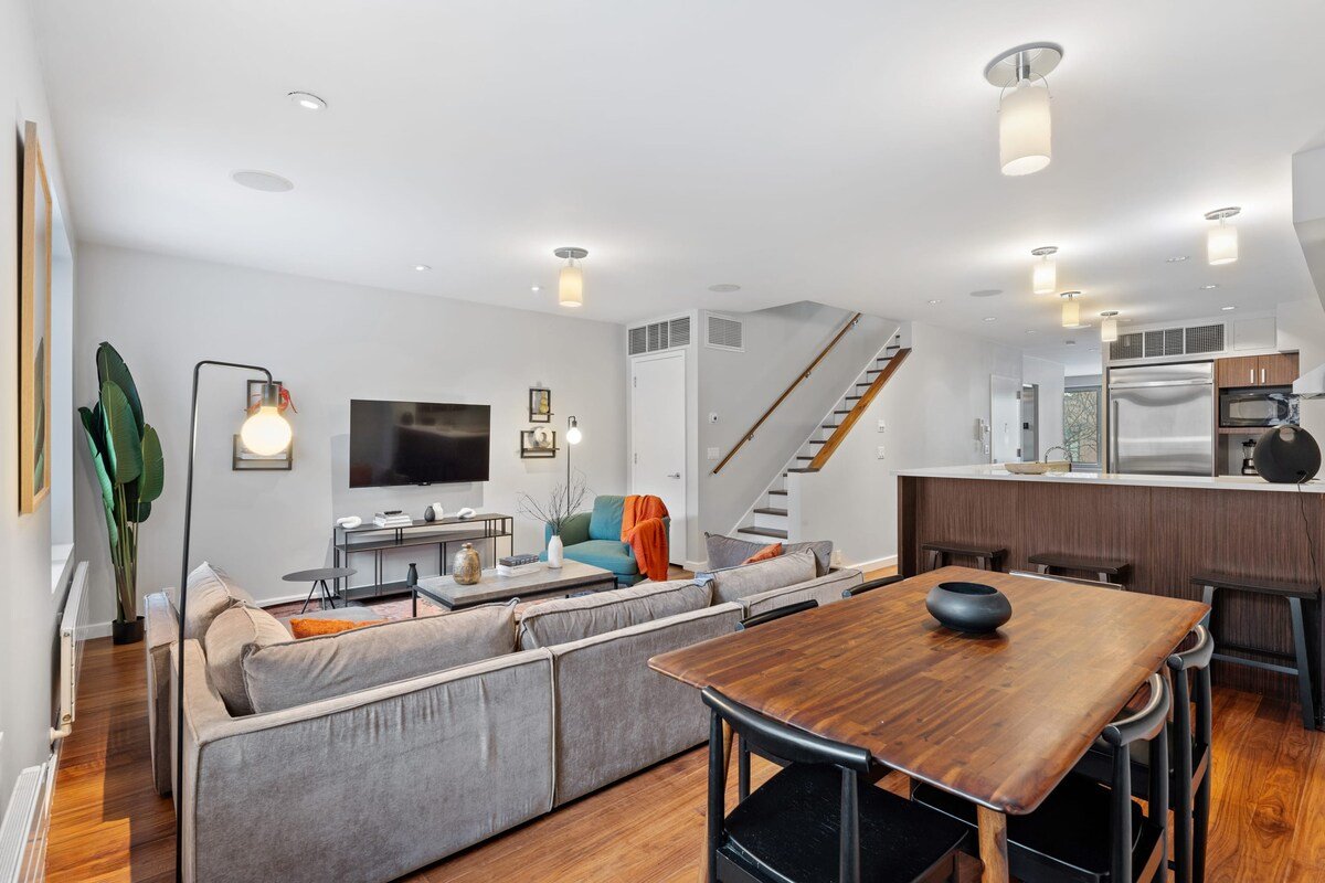 RoveTravel | Gotham House II | 3BR Luxury Duplex gallery image 2