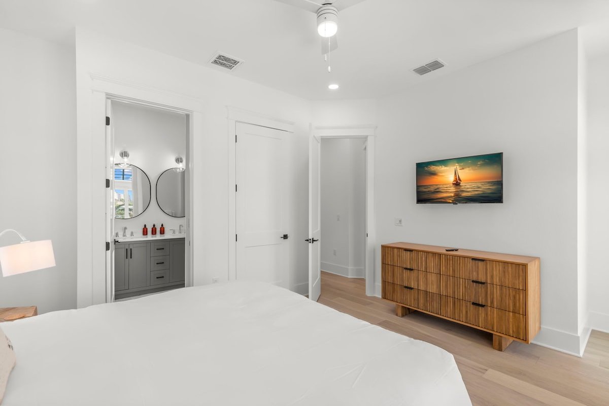 Jade House and Onyx House – Steps to the Beach gallery image 4