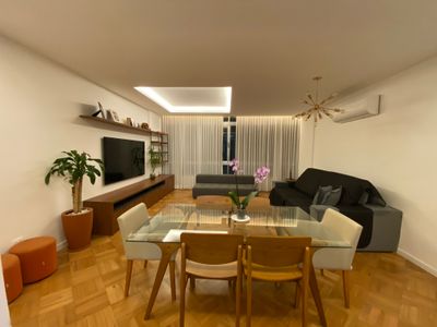 2 quadras da praia Leblon,excelente para famílias