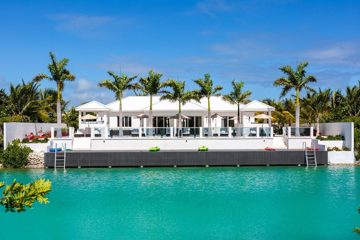 Sunset Bay Villa – 10 mins away from Grace Bay