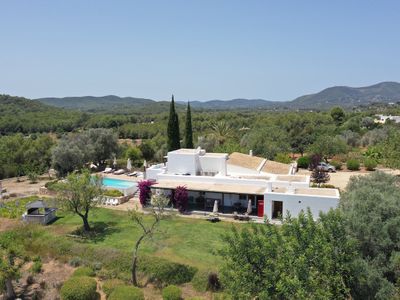 Sea views- Infinity pool- Outdoor gym- Sauna