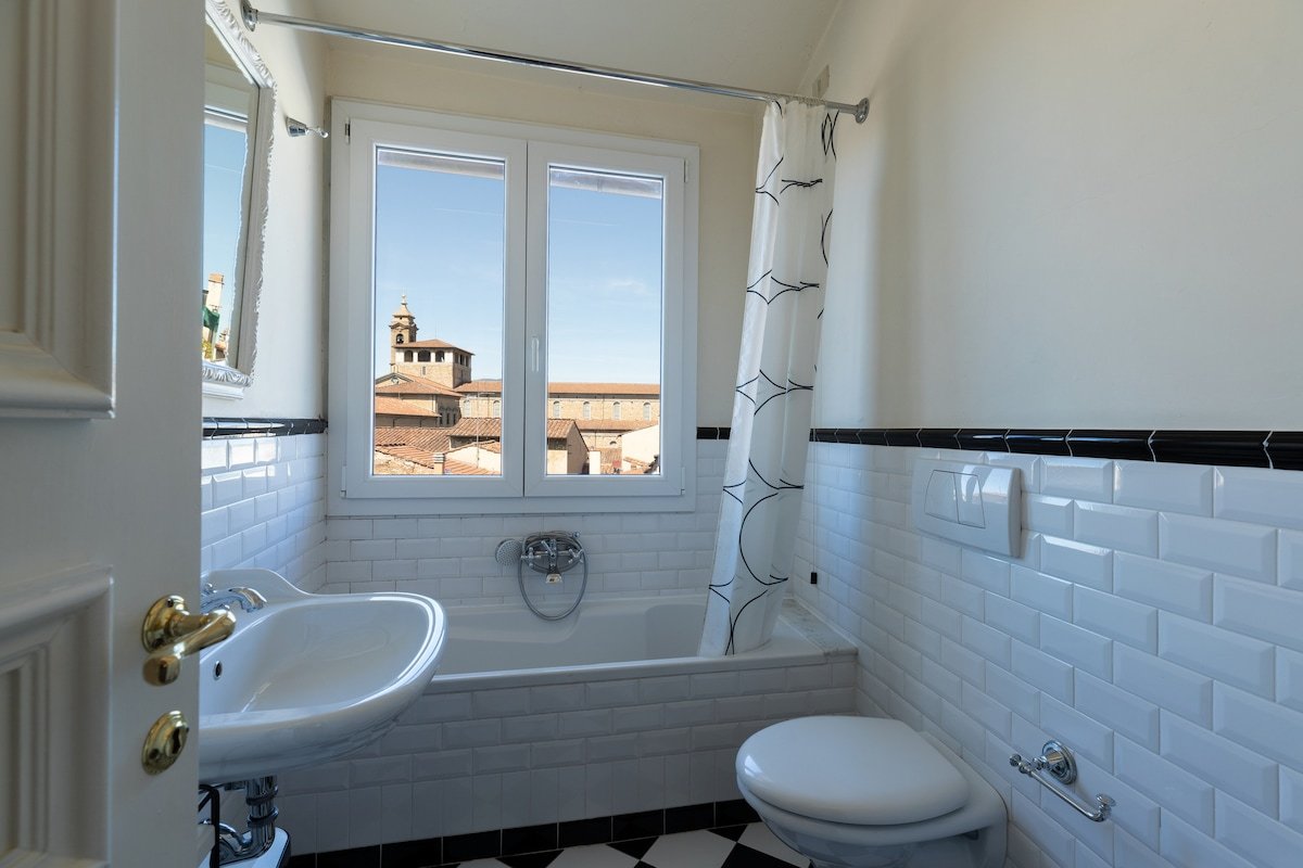 Damasco penthouse with terrace near the Duomo gallery image 5