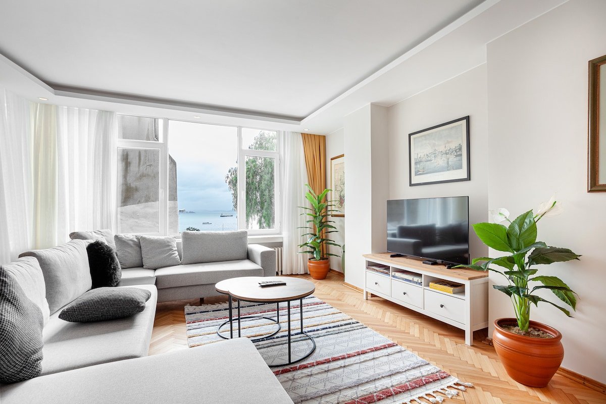 Signature Luxury Apartment At Galataport / Uzay 2 gallery image 2