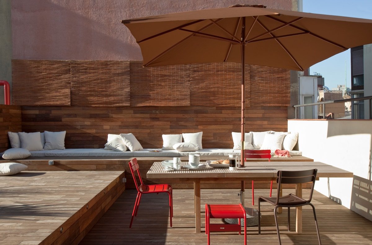 Playful 2 Bed Penthouse in Eixample gallery image 2