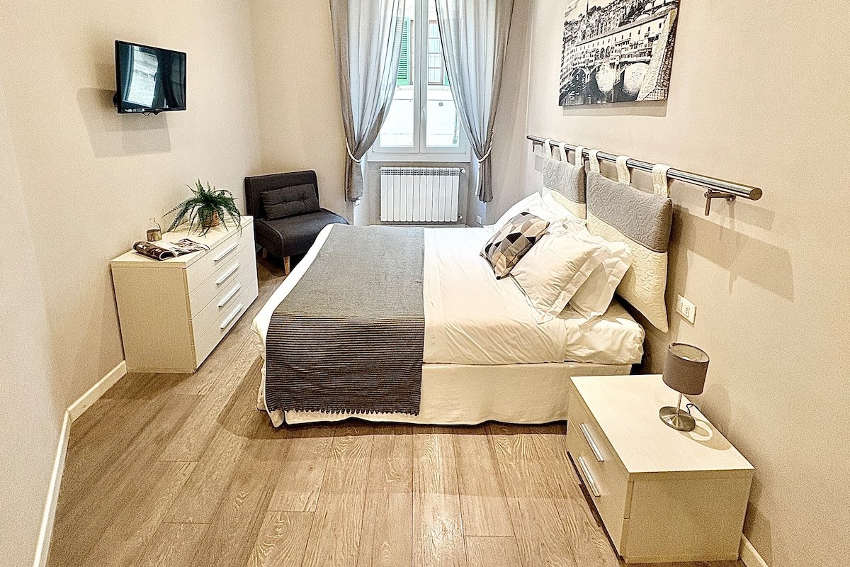 Silver Novella Luxury Apartment – City center gallery image 3