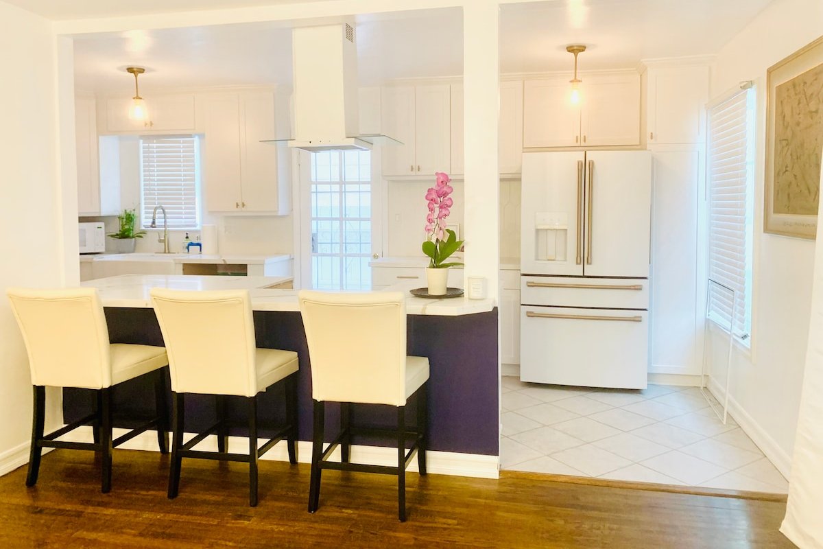 LA hidden gem, 11 min to Sofi, swimming pool gallery image 5