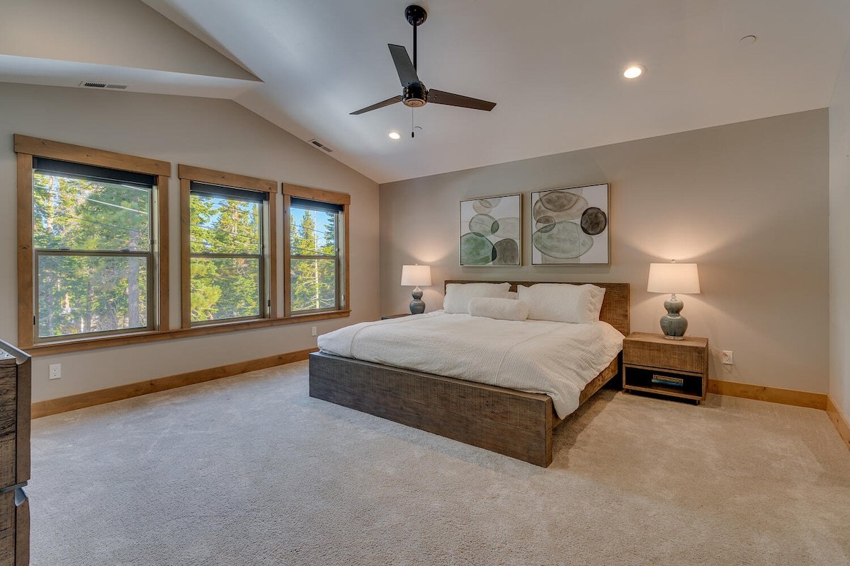 Hot Tub, Pet Friendly, Luxury Home (Stanford) gallery image 3