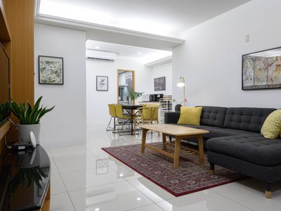 Cosy Apt in front of Park; 3 minutes to MRT