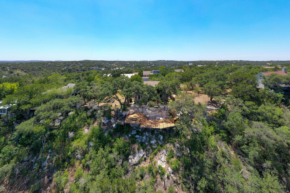 Panoramic views of Lake Austin high in the hills gallery image 5