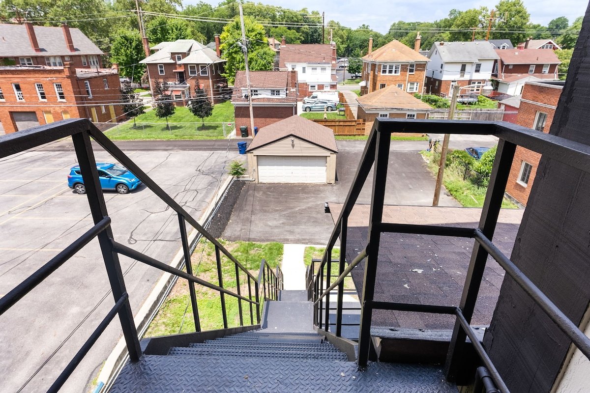 The Crotti Conservatoire Castle – 𝟑 𝐟𝐥𝐨𝐨𝐫𝐬! gallery image 4