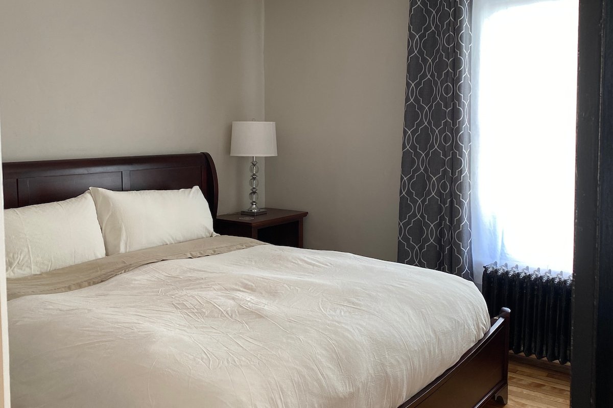 Premiere updated Victorian home gallery image 3