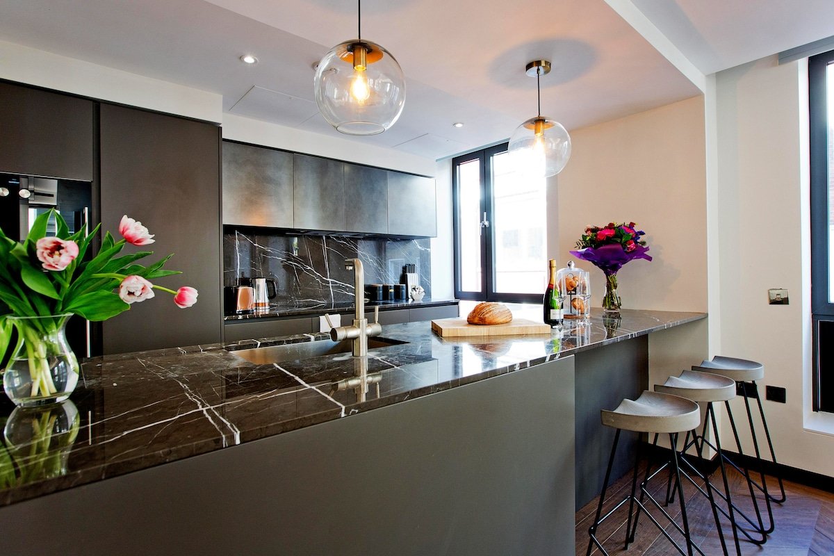 37GS Residences | 2bedroom Apt 208 near Piccadilly gallery image 5