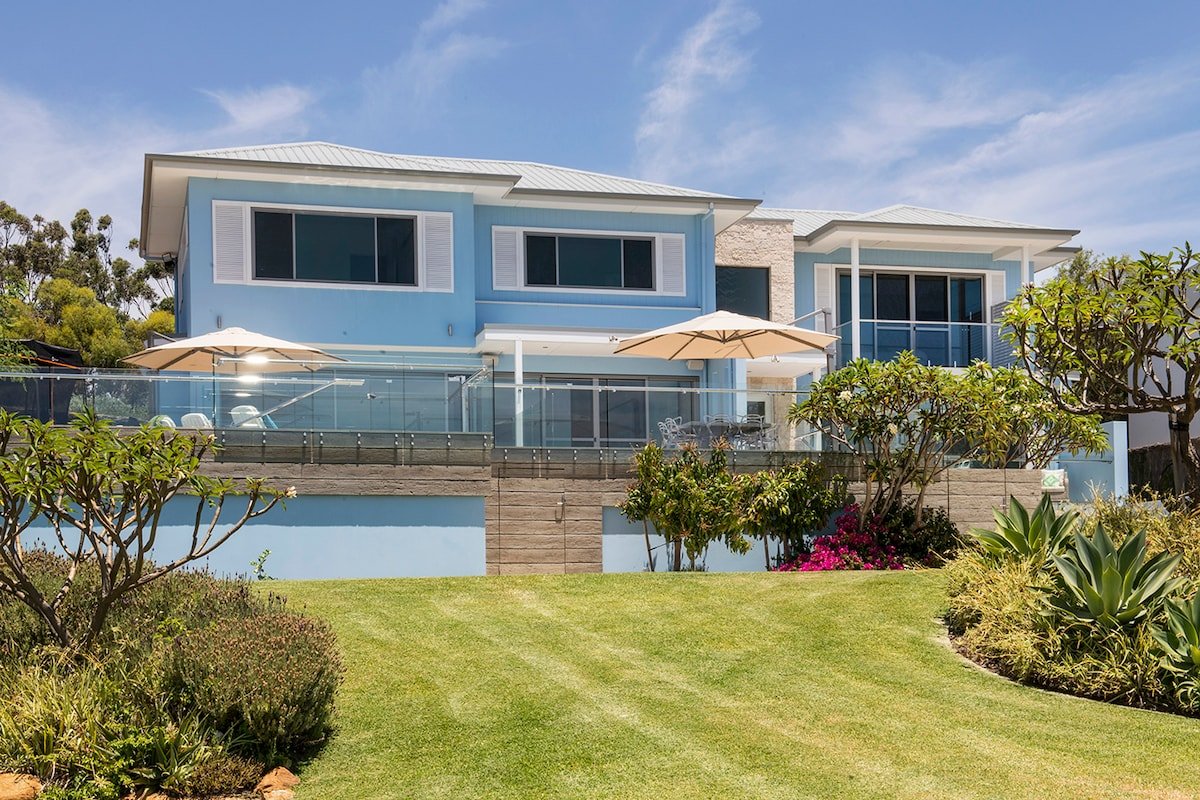 Eagle Bay’s Luxury Ella Estate gallery image 3