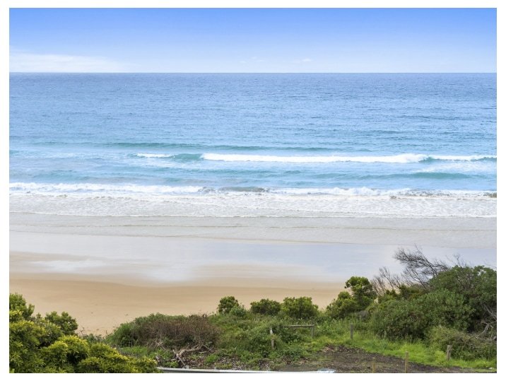 Surf Shack – Beach Front – 60 paces to the sand gallery image 5