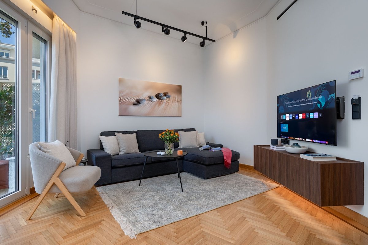 Athens.bliss Three in the Heart of the City gallery image 2