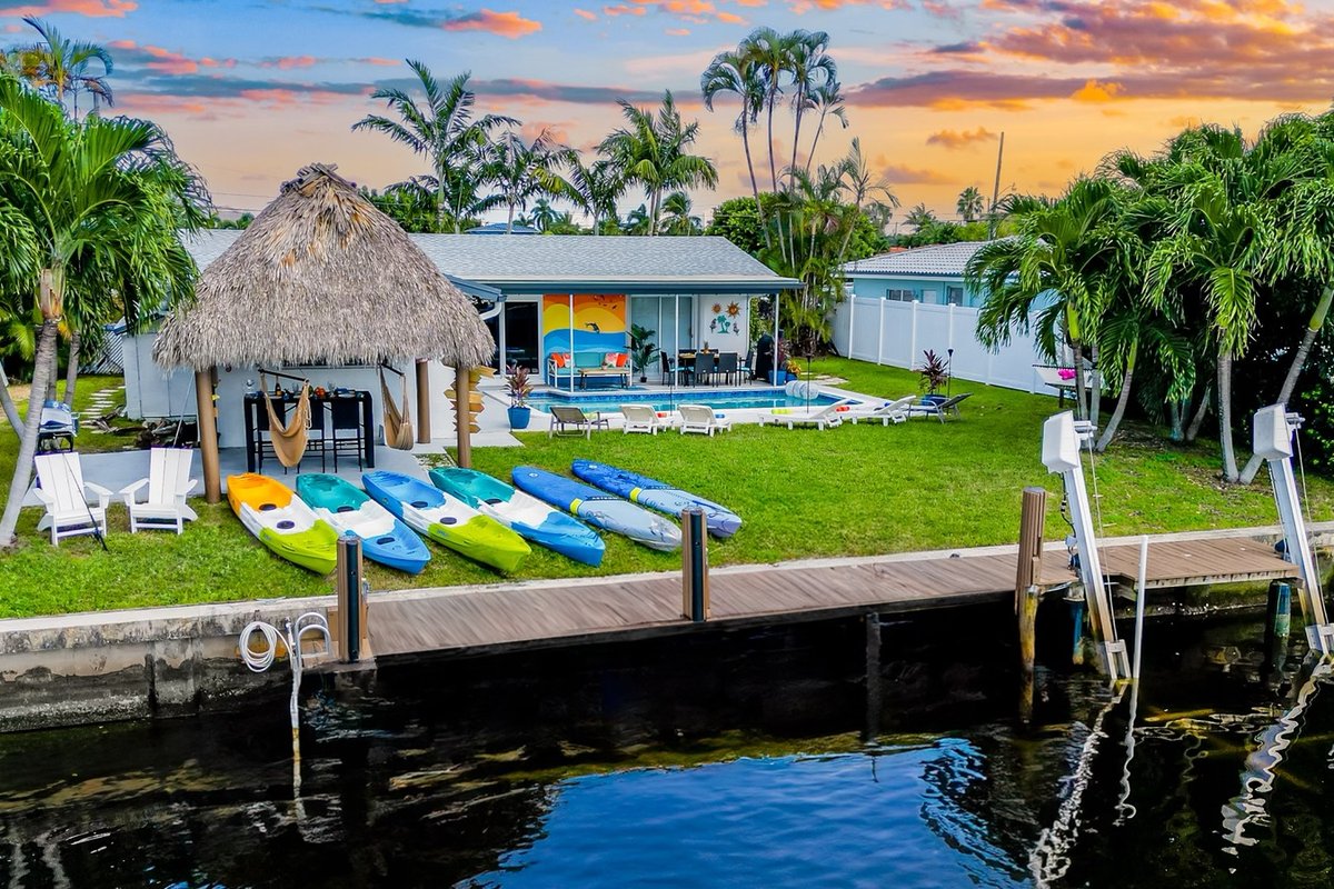 Waterfront Heated Pool, Tiki Bar, Beach Close