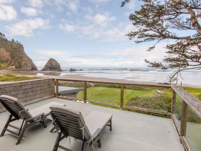 Beachfront Pet-Friendly 3BR/2BA Decks Fireplace