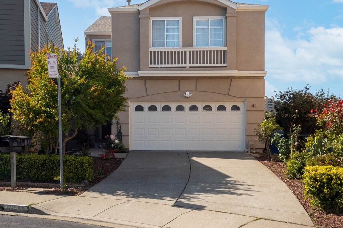 Stunning house with views and oasis garden gallery image 3