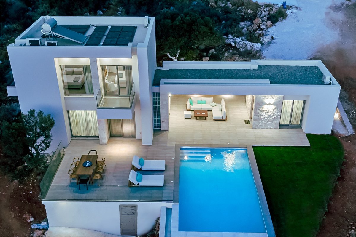 PhantΩm Villas, Villa Hero (heated pool)