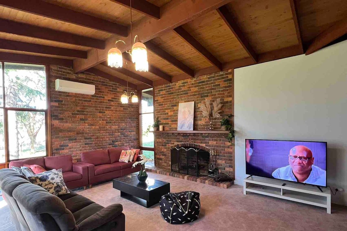 Charming Semi-Farm Escape with Spa in Cranbourne gallery image 4