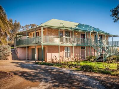 Lindsay House Homestead
