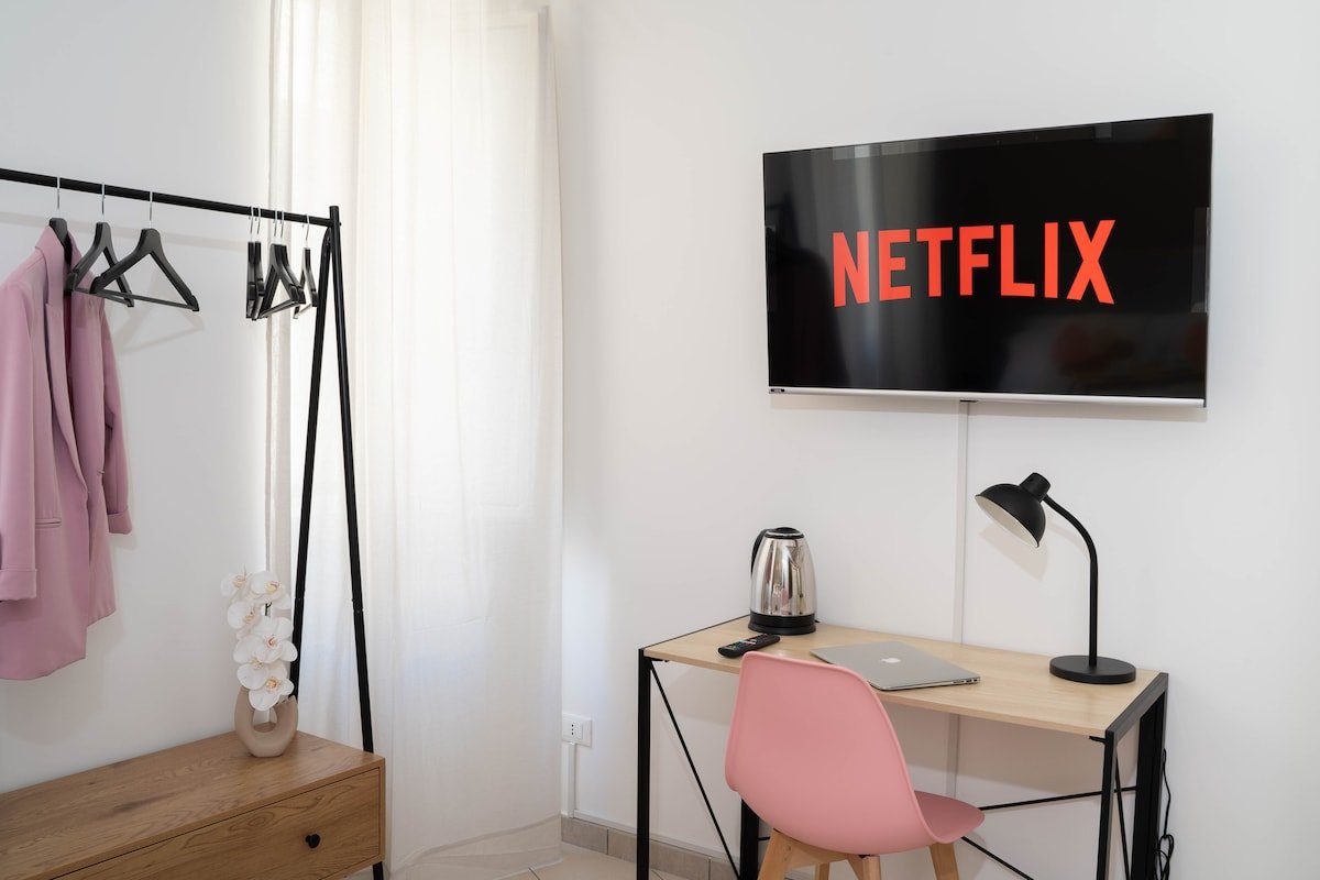 Very central, large and elegant apartment. gallery image 5