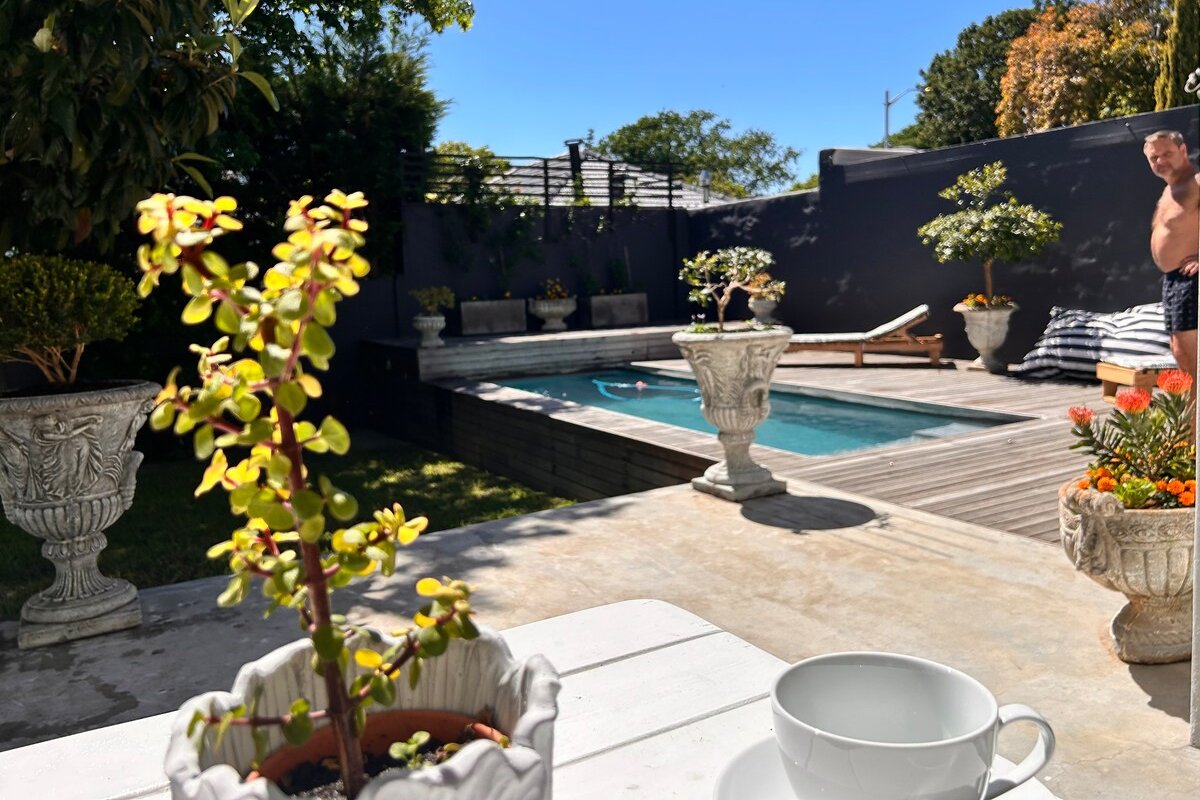 Stunning home with pool and view of Table Mountain gallery image 3