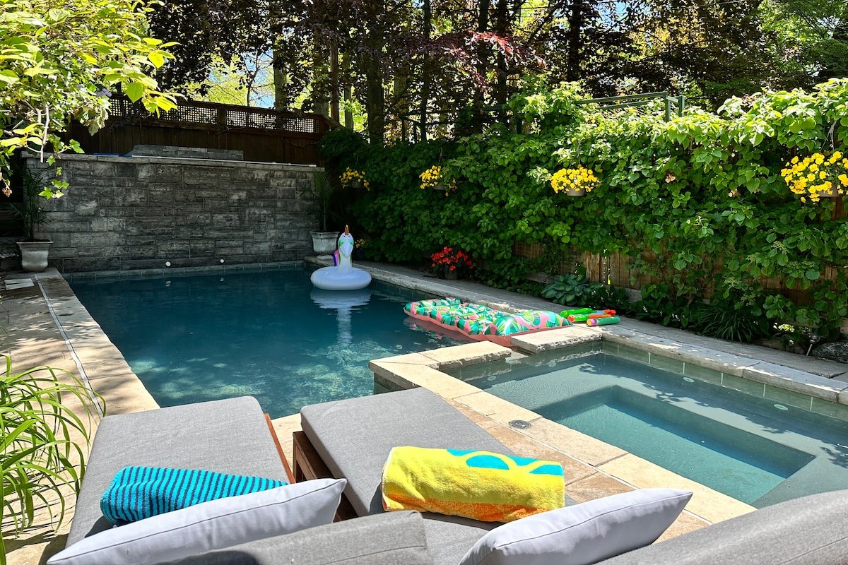 Year-Round Heated Pool & Hot Tub Family Oasis gallery image 3