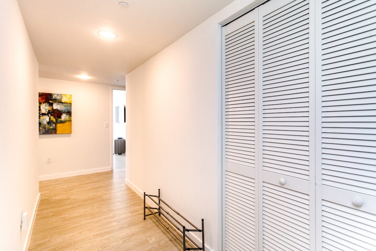 3/3 BEDROOM BEACHWALK RESORT WITH BEACH SERVICE gallery image 4