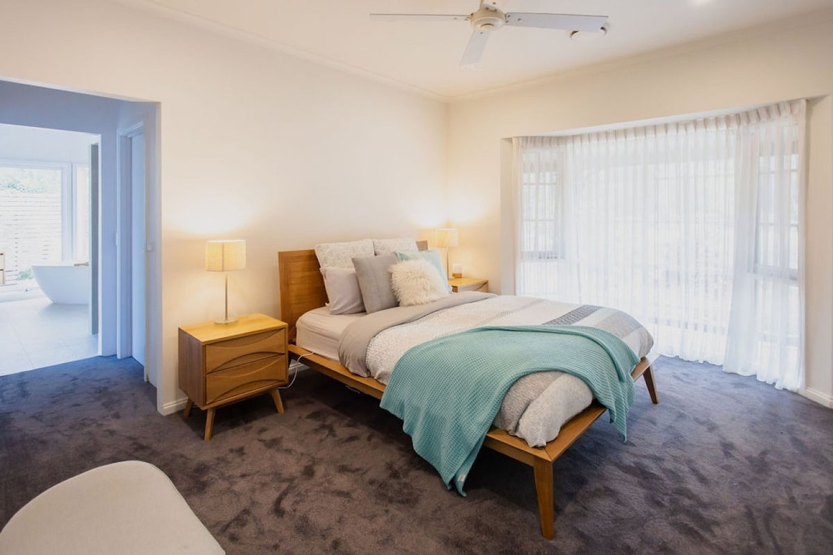 Pool – Spa – Basketball Court – Climbing Equipment gallery image 4