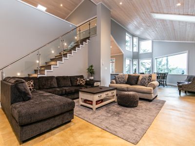 Water Front Home with Private Dock and Hottub