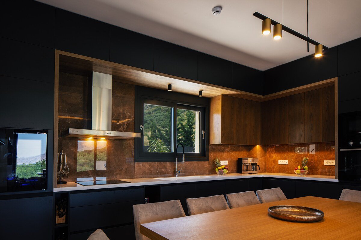 Sea views, hot tub, private pool & modern design! gallery image 5