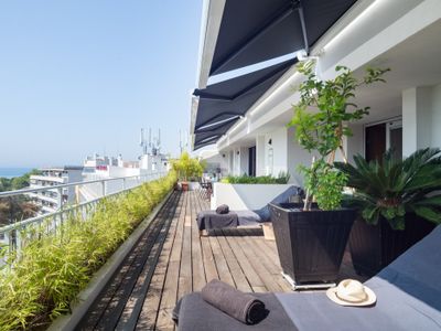 Penthouse. Panoramic terrace with ocean view