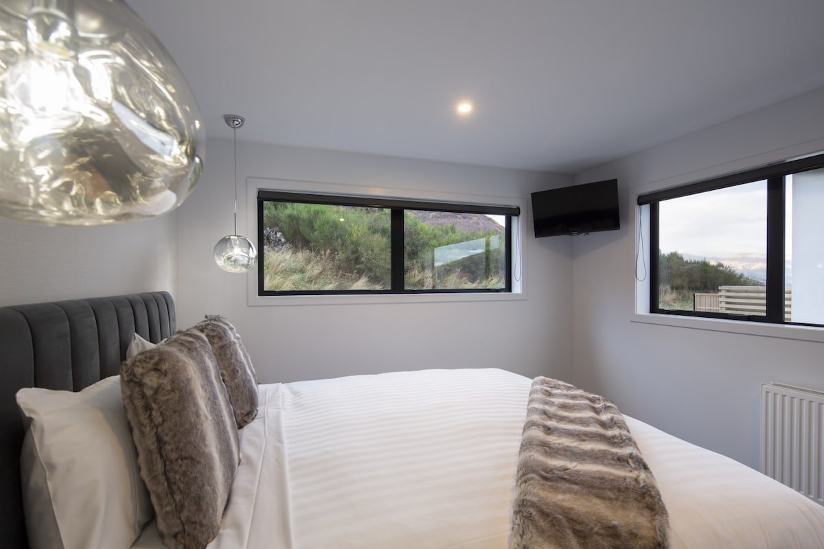 Aroha on Florence by Sotheby’s Luxury Rental Homes gallery image 5