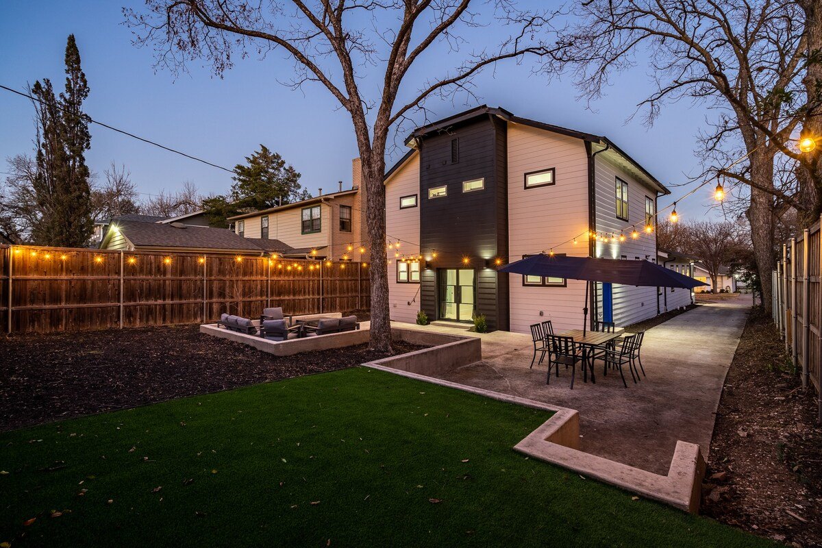 *Craftsman’s Paradise – 12 Guest Gorgeous Home* gallery image 4