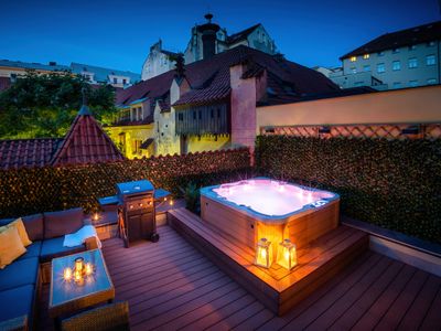 4BR+2BATH Swarovski Design Apartment + Jacuzzi