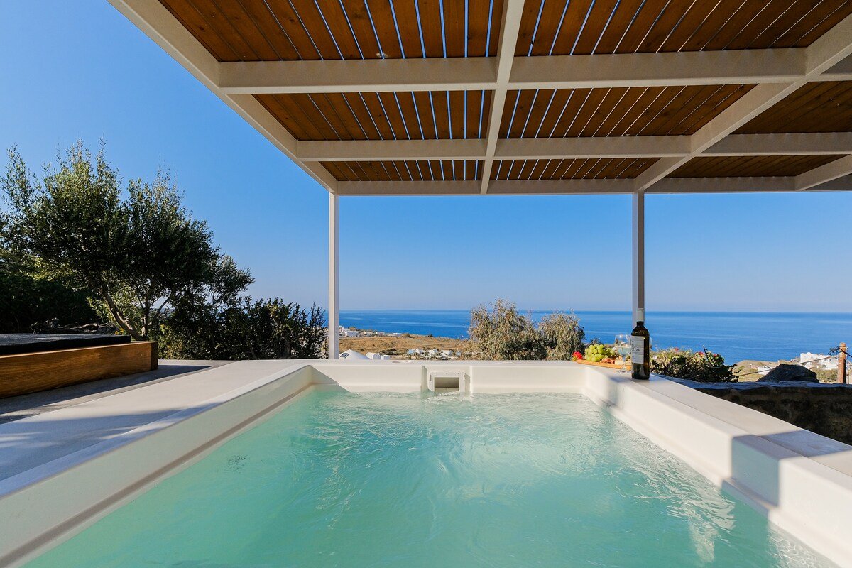 Villa with Outdoor Heated Jacuzzi gallery image 5