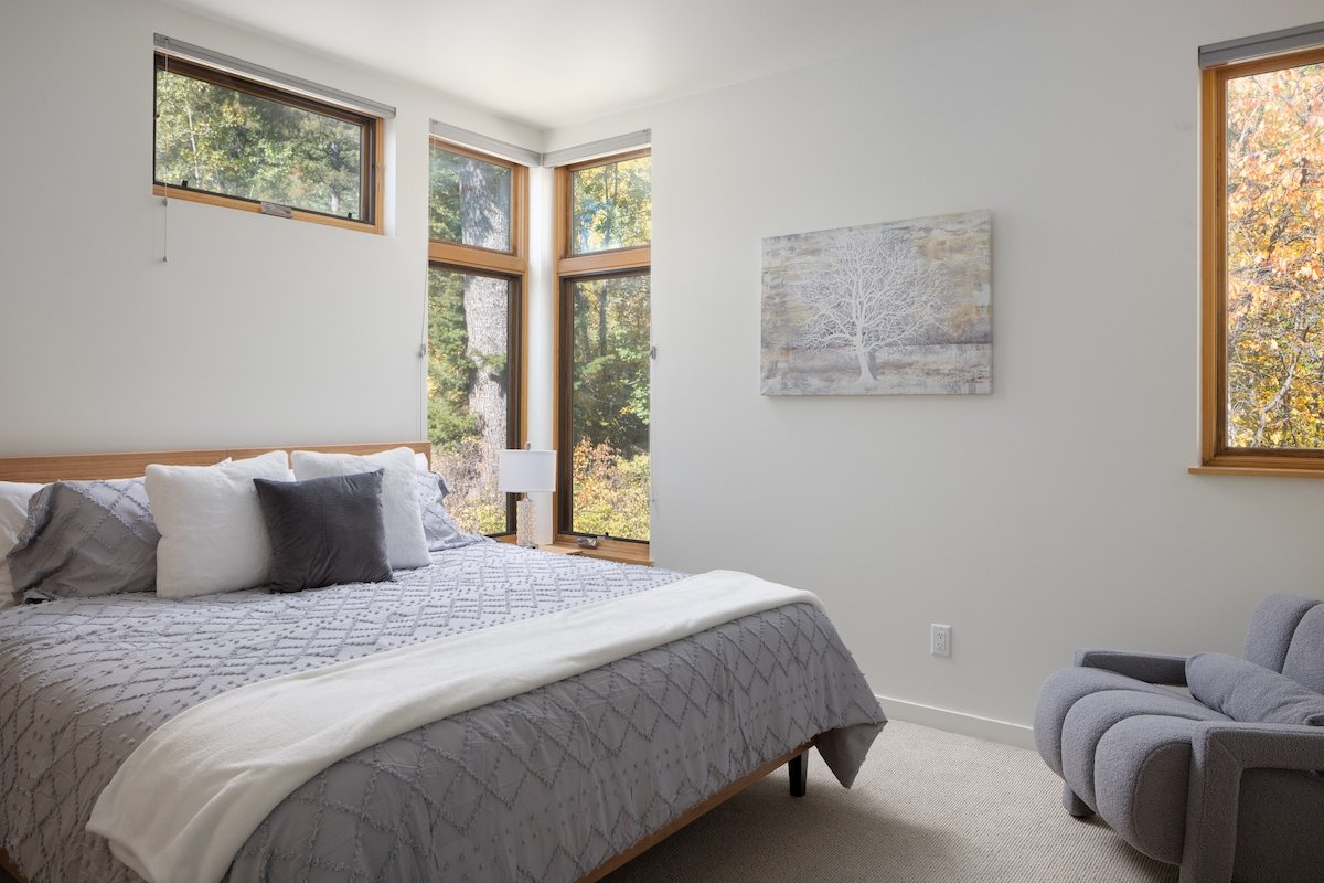 Modern, peaceful, retreat gallery image 3