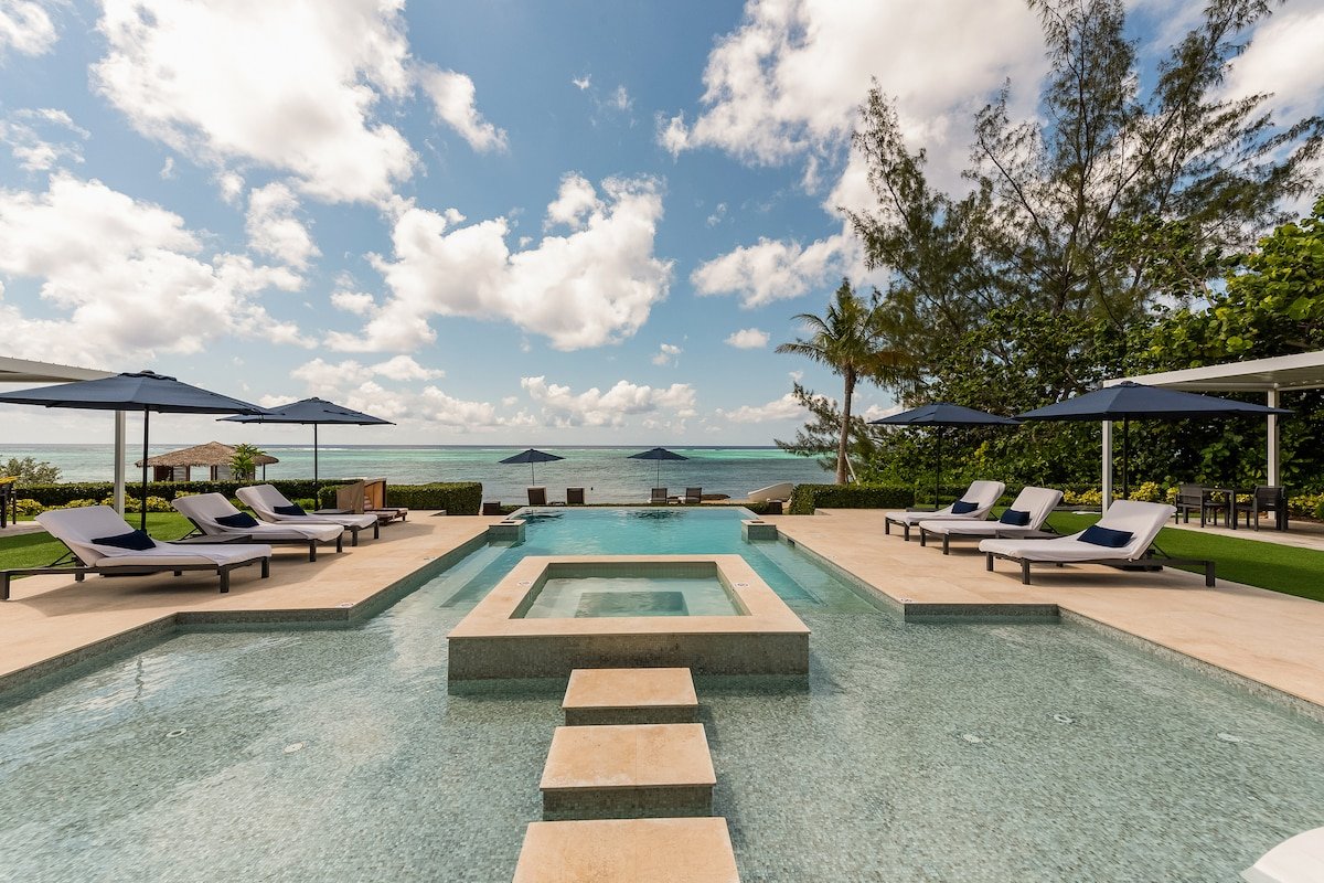 Black Urchin Residence 1 gallery image 3