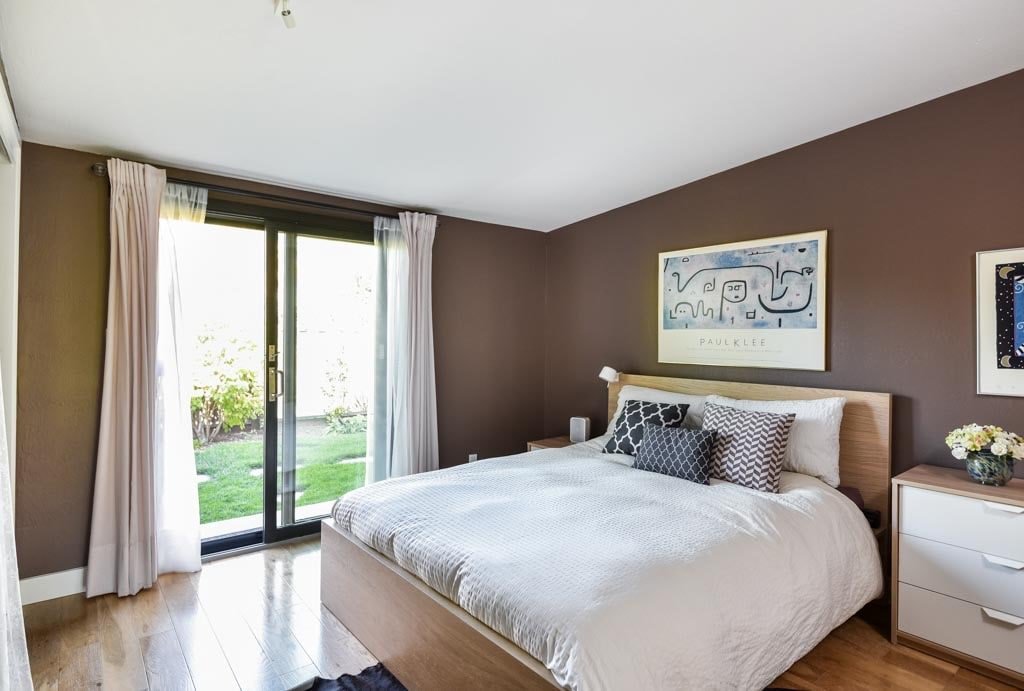 SFH in a quiet neighborhood next to shopping gallery image 5